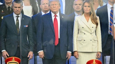 TTTURUURURMMPDESFILE.jpg