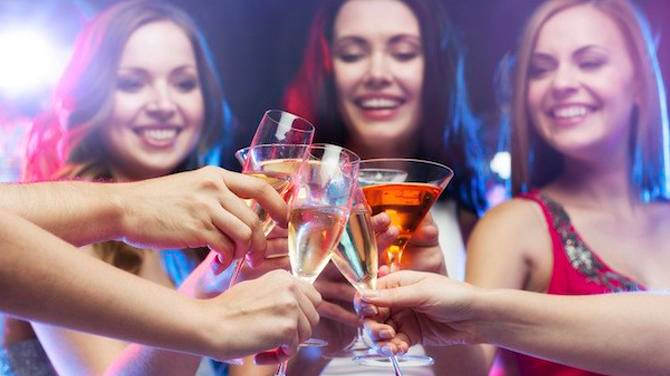 noticia-mujeres-inteligentes-beben-mas-alcohol.png