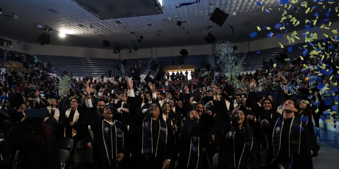 179GRADUACION-ICB-1140x570.jpg