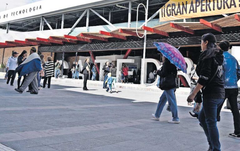 PLLAAZZACTECENTRO.jpg