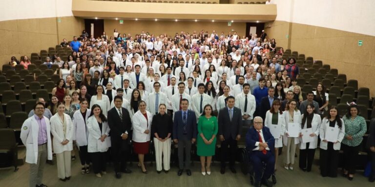 TOMA-DE-PROTESTA-MEDICINA106-1140x570.jpg