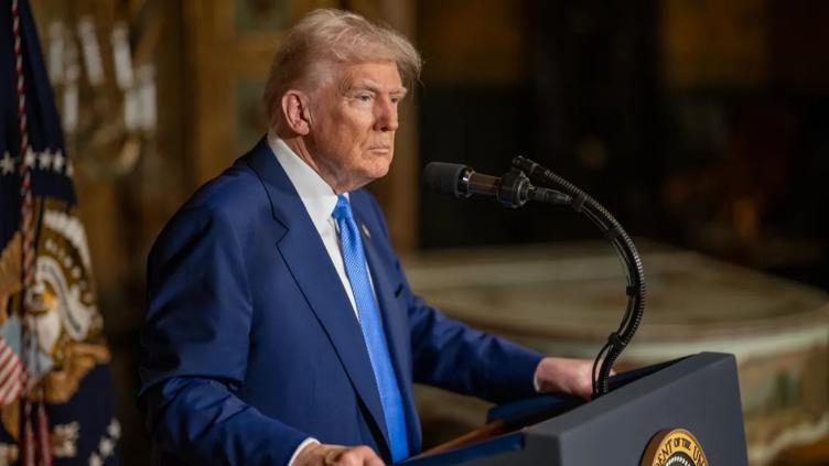 TRUMP-FIRMA.jpg